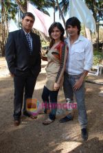 Muskaan Mehani, Karan Singh Grover, Mohnish Behl at Dill Mill Gaye on location in Madh on 13th Feb 2009 (2).JPG