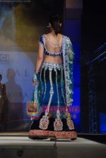 Model walk the ramp for Manish Malhotra show at FICCI frames on 18th Feb 2009 (2).JPG