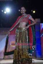 Model walk the ramp for Manish Malhotra show at FICCI frames on 18th Feb 2009 (3).JPG