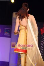 Model walk the ramp for Manish Malhotra show at FICCI frames on 18th Feb 2009 (70).JPG