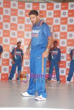 Yuvraj Singh at the unveiling of Team India_s new jersey by Nike in Taj Lands End, Bandra on 18th Feb 2009 (2).JPG