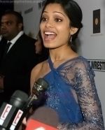 Frieda Pinto at the Oscar Party on February 22, 2009 in Beverly Hills, California (10).jpg