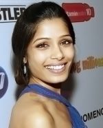 Frieda Pinto at the Oscar Party on February 22, 2009 in Beverly Hills, California (19).jpg