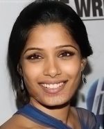 Frieda Pinto at the Oscar Party on February 22, 2009 in Beverly Hills, California (20).jpg