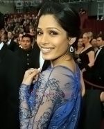 Frieda Pinto at the Oscar Party on February 22, 2009 in Beverly Hills, California (22).jpg