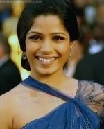 Frieda Pinto at the Oscar Party on February 22, 2009 in Beverly Hills, California (24).jpg
