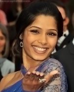 Frieda Pinto at the Oscar Party on February 22, 2009 in Beverly Hills, California (28).jpg
