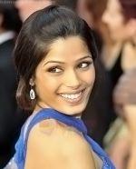 Frieda Pinto at the Oscar Party on February 22, 2009 in Beverly Hills, California (31).jpg