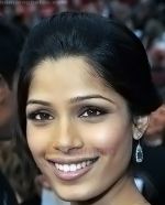 Frieda Pinto at the Oscar Party on February 22, 2009 in Beverly Hills, California (33).jpg