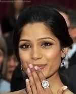 Frieda Pinto at the Oscar Party on February 22, 2009 in Beverly Hills, California (39).jpg