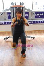 Sameera Reddy reveals her fitness regime in Leena Mogre, Bandra, Mumbai on 25th Feb 2009 (23).JPG