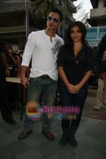 Soha Ali Khan, Kunal Khemu at the film promotion of Dhoondte Reh Jaoge in Fun Cinema, Andheri on 1st March 2009 (7).JPG