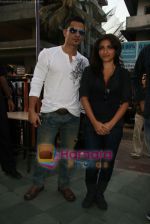 Soha Ali Khan, Kunal Khemu at the film promotion of Dhoondte Reh Jaoge in Fun Cinema, Andheri on 1st March 2009 (8).JPG