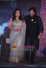 Sonali Rathod, Roop Kumar Rathod at Roopa Vohra charity fashion show in Taj Land_s End on 1st March 2009 (11).JPG