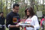 manish, Sushmita on the sets of karma Aur Holi.jpg