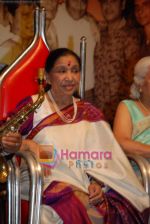 Asha Bhosle at RD Burman_s assistant Manohari Singh_s 80th birthday in Dinanath Mangeshkar Hall, Vile Parle East, Mumbai on 9th March 2009 (3).JPG