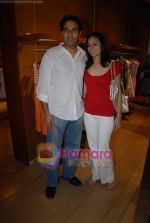 at the showcase of Rakesh Agarwal_s Collection at Chamomile, Bandra on 13th March 2009 (58).JPG