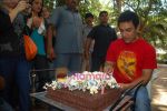 Aamir Khan_s birthday cleberated by media in Bandra on 14th March 2009 (32).JPG