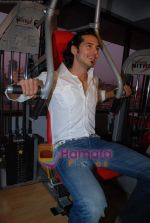 Dino Morea at the launch of Waves Gym in Andheri on 18th March 2009 (10).JPG