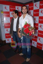 Dino Morea at the launch of Waves Gym in Andheri on 18th March 2009 (2).JPG
