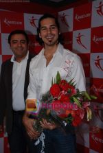 Dino Morea at the launch of Waves Gym in Andheri on 18th March 2009 (20).JPG