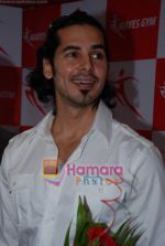 Dino Morea at the launch of Waves Gym in Andheri on 18th March 2009 (3).JPG