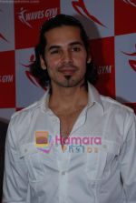 Dino Morea at the launch of Waves Gym in Andheri on 18th March 2009 (5).JPG