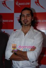 Dino Morea at the launch of Waves Gym in Andheri on 18th March 2009 (6).JPG