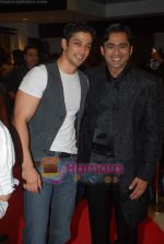 Muzammil Ibrahim, Anuj Saxena at the Premiere of Aloo Chaat in PVR, Juhu on 19th March 2009 (2).JPG