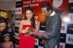 Kareena Kapoor meets Airtel DTH winners in Khar on 25th March 2009 (17).JPG