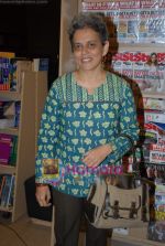 at the launch of Seconds Before Sunrise poetry book in Crossword Book Launch on 26th March 2009 (30).JPG