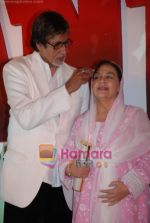 Amitabh Bachchan, Farida Jalal at the launch of Mehul Kumar_s film Krantiveer in J W Marriott on 27th March 2009 (3).JPG