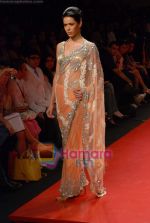 Model walk the ramp for Manish Malhotra Show at LIFW on 27th March 2009 (101).JPG