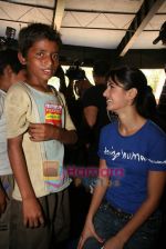Katrina Kaif visits Dharavi slums on 29th March 2009 (17).JPG