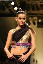 Model walk the ramp for Manish Malhotra Show at Lakme Fashion Week 2009 on 30th March 2009  (113).JPG
