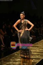 Model walk the ramp for Manish Malhotra Show at Lakme Fashion Week 2009 on 30th March 2009  (25).JPG