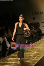 Model walk the ramp for Manish Malhotra Show at Lakme Fashion Week 2009 on 30th March 2009  (45).JPG