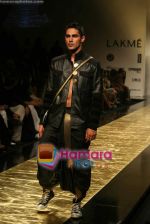 Model walk the ramp for Manish Malhotra Show at Lakme Fashion Week 2009 on 30th March 2009  (49).JPG