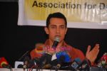 Aamir Khan at ADR election media press meet in Mehboob Studios on 31st March 2009 (16).JPG
