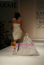 Jiah Khan walk the ramp for Sunaina Puri Show at Lakme Fashion Week Day 5 on 31st March 2009 (16).JPG