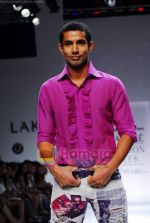 Model walk the ramp for Narendra Kumar Show at Lakme Fashion Week Day 5 on 31st March 2009 (2).jpg