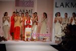 Model walk the ramp for Nikasha Tawadey at Lakme Fashion week day 4 on 30th March 2009 (4).JPG