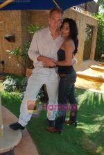 Rachana Shah shoots with Hollywood actor Julliane Sands for Bollywood Heroes movie in JW Marriott on 8th April 2009 (2)~0.JPG