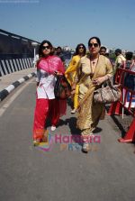 Shamita Shetty, Sunanda Shetty on way to Golden Temple on 8th April 2009 (5).JPG