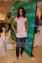 Shriya Kishore at Pantaloon showroom in Phoenix Mills on 8th April 2009 (6).JPG