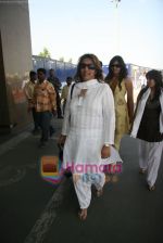 Anu Ranjan depart for Golden temple in Domestic Airport, Mumbai on 9th April 2009 (2).JPG