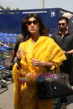 Shilpa Shetty depart for Golden temple in Domestic Airport, Mumbai on 9th April 2009 (18).JPG