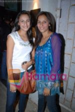 Alina and Sana at Miss Kohinoor bash hosted by Sinful Entertainment in Vie Lounge on 10th April 2009 (3).JPG