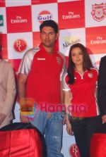 Preity Zinta, Yuvraj Singh at IPL press meet in Taj Land_s End on 11th April 2009 (4).JPG