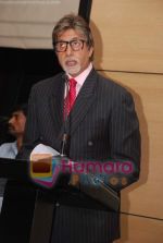 Amitabh Bachchan at the launch of Anil Dharker_s book in Mumbai on 14th April 2009 (16).JPG